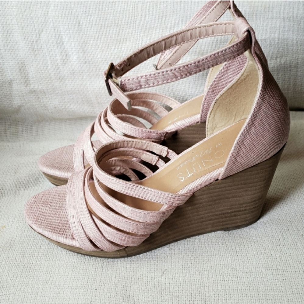 Pink strappy wedges, 7